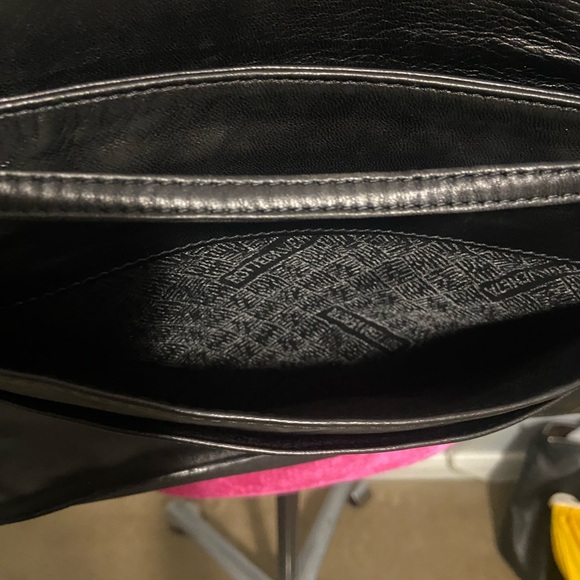 Bottega veneta black leather crossbody bag - Picture 6 of 9